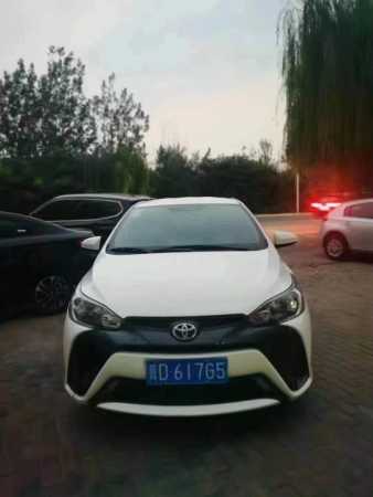 ̨22YARiS L 