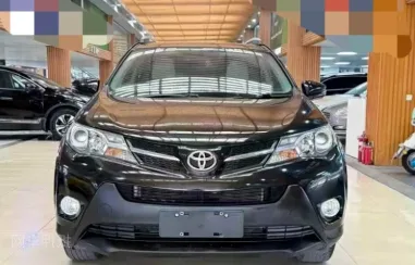 2016年丰田RAV4荣放抵押车外观实拍