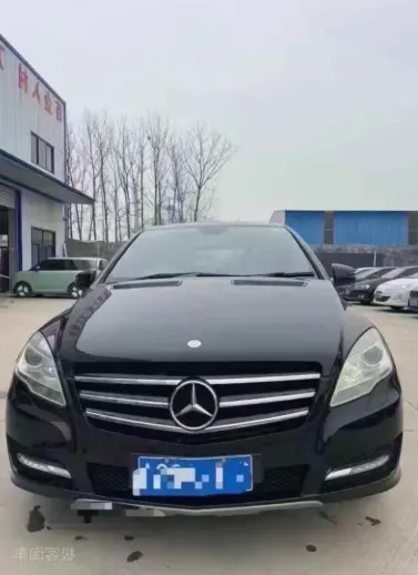 2012年奔驰R抵押车外观实拍