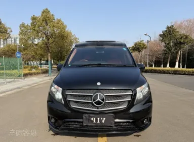 2020年奔驰多士星抵押车外观实拍