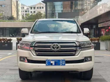 2019年丰田兰德酷路泽抵押车外观实拍