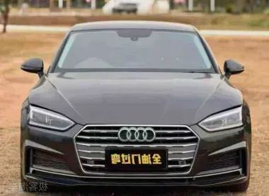 2019年奥迪A5抵押车外观实拍