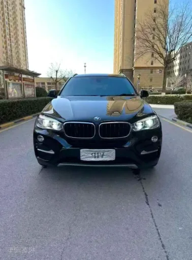 2016年宝马X6抵押车外观实拍