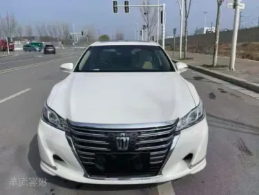 2018年丰田皇冠抵押车外观实拍