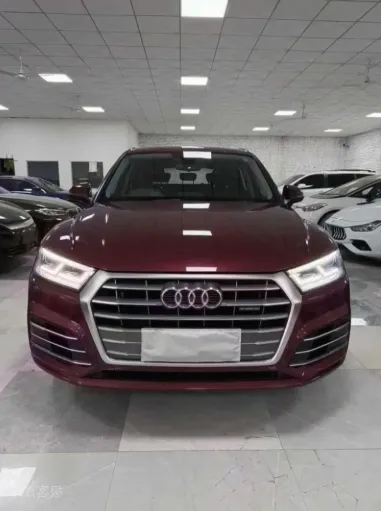 2020年奥迪Q5抵押车外观实拍