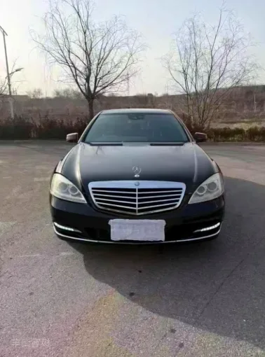 2013年奔驰S抵押车外观实拍