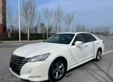 丰田皇冠抵押车内饰实拍