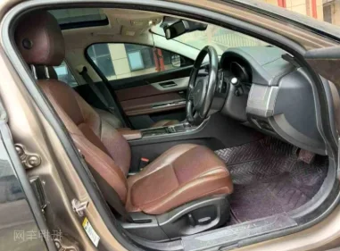 捷豹XEL抵押车内饰实拍