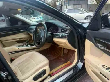 宝马7系抵押车内饰实拍