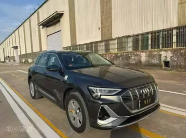 奥迪E-tron纯电抵押车内饰实拍