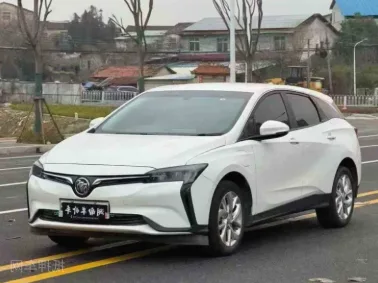 别克微蓝抵押车内饰实拍