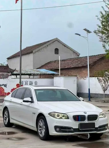 2014年宝马5系抵押车外观实拍