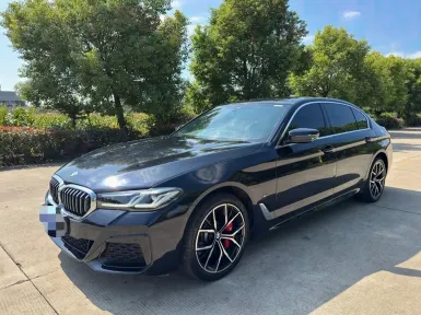 2023年宝马5系抵押车外观实拍