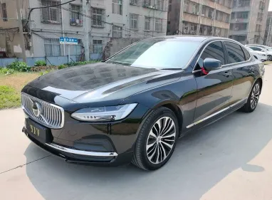 2024年沃尔沃S90抵押车外观实拍