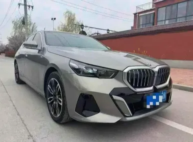 2024年宝马5系抵押车外观实拍