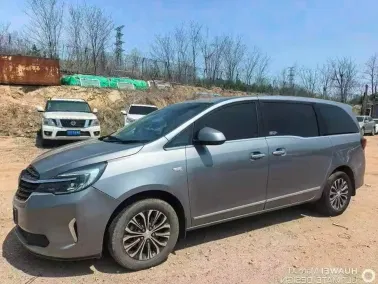 2021年别克GL8抵押车外观实拍