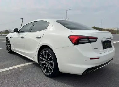 2022年玛莎拉蒂Ghibli抵押车外观实拍