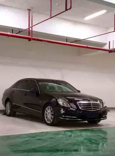 2011年奔驰E抵押车外观实拍