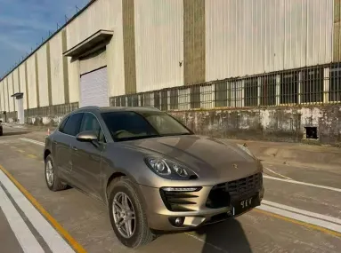 2016年保时捷Macan抵押车外观实拍