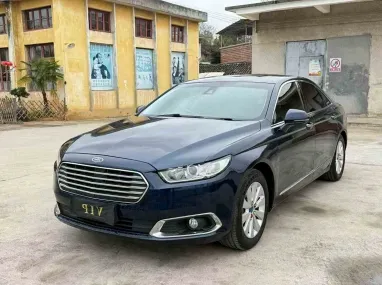 2017年福特金牛座抵押车外观实拍