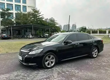 2017年丰田皇冠抵押车外观实拍