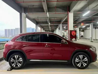 2021年奔驰GLA抵押车外观实拍