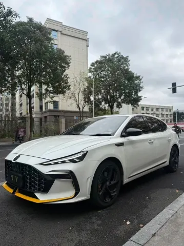 2022年名爵6抵押车外观实拍