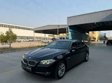 2013年宝马5系抵押车外观实拍