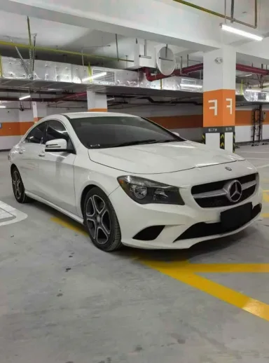 奔驰CLA抵押车内饰实拍