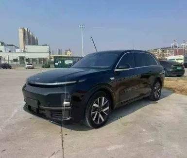 理想L8抵押车内饰实拍