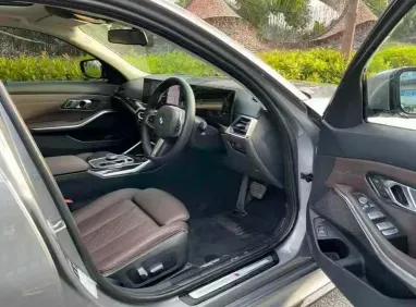 宝马3系抵押车内饰实拍