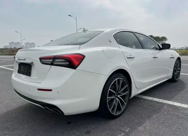 玛莎拉蒂Ghibli抵押车内饰实拍