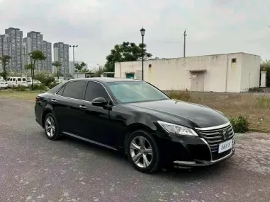 丰田皇冠抵押车内饰实拍