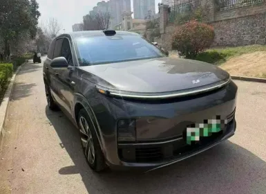 理想L9抵押车内饰实拍