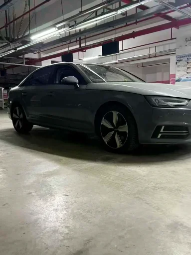 2018年奥迪A4L抵押车外观实拍