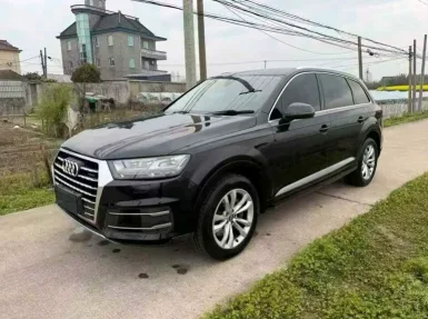 2019年奥迪Q7抵押车外观实拍