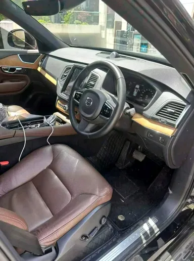 2021年沃尔沃XC90抵押车外观实拍