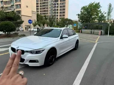 宝马3系抵押车内饰实拍