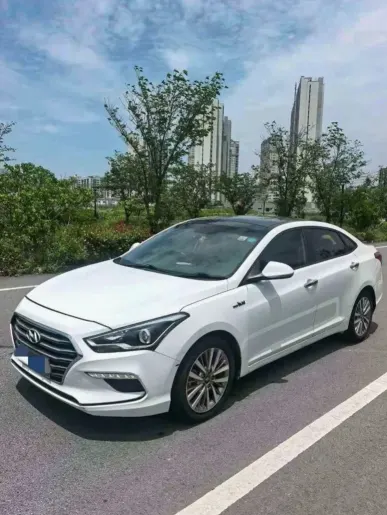 现代名图抵押车内饰实拍