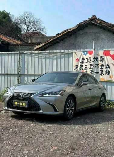 雷克萨斯ES抵押车内饰实拍