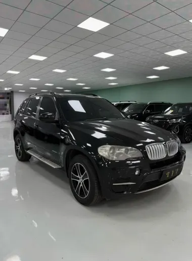 2011年宝马X5抵押车外观实拍